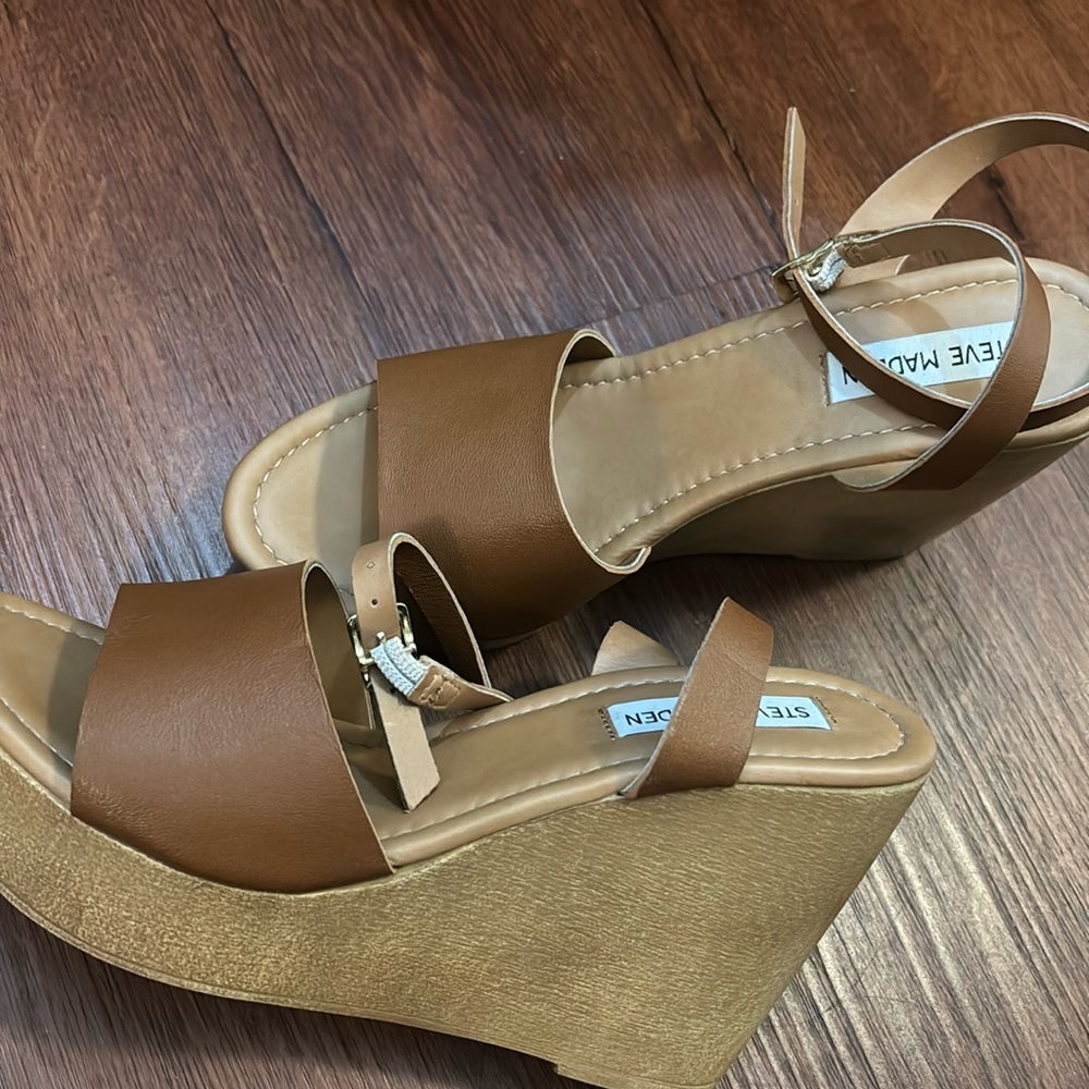 STEVE MADDEN WEDGES NWOT